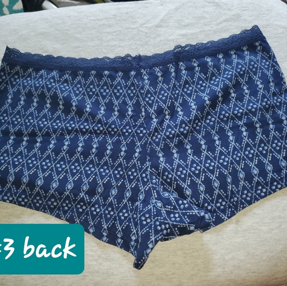 3 panty bundled Victoria's secret size med and lg - Picture 11 of 13